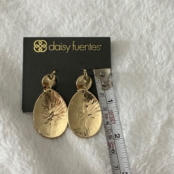 Daisy Fuentes Elegant Gold Logo Card - Picture 3 of 3